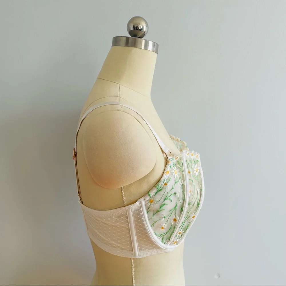 Victorias Secret Dream Angels Daisy Embroidered Push-up Bra- Size 38DDD-NWT